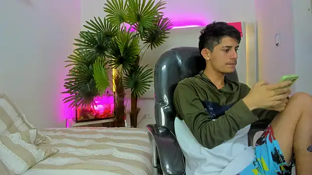 Snapshot of Wicked_Twink chatting on 25, 10, 2025 Wicked Twink online show from 25, 10, 2025