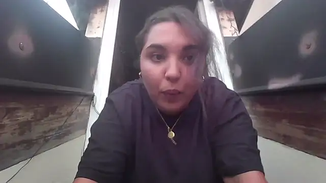 Snapshot of LadySophia03 chatting on 3, 10, 2025 LadySophia03 online show from 3, 10, 2025