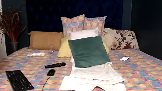 Snapshot of PrettyBoobsxx42 chatting on 15, 10, 2025 PrettyBoobsxx42 online show from 15, 10, 2025