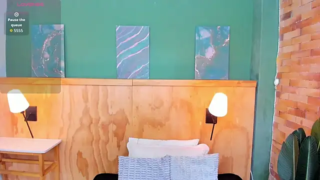 halleylorens online show from 19, 2, 2026