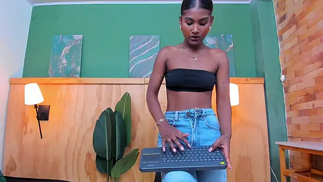 halleylorens online show from 23, 2, 2026