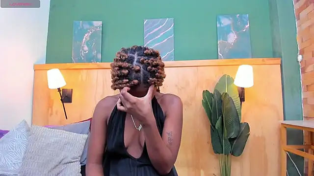 halleylorens online show from 18, 4, 2026