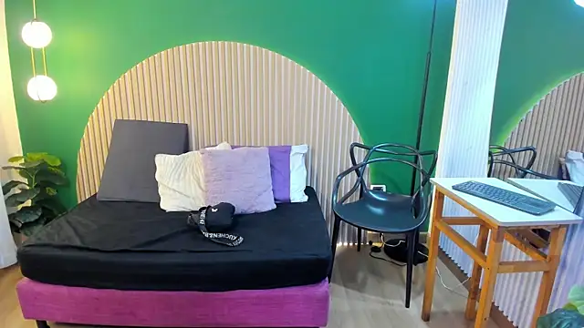 halleylorens online show from 4, 12, 2025