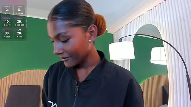 halleylorens online show from 21, 6, 2026
