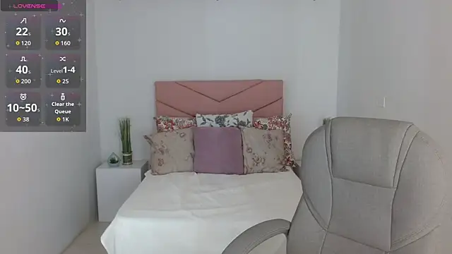 Snapshot of SarayVega_ chatting on 11, 10, 2025 SarayVega online show from 11, 10, 2025