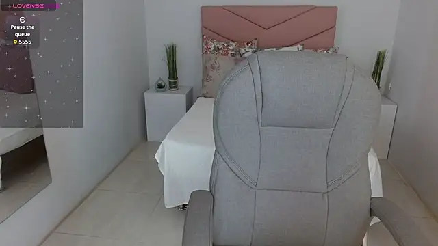 Snapshot of SarayVega_ chatting on 15, 10, 2025 SarayVega online show from 15, 10, 2025