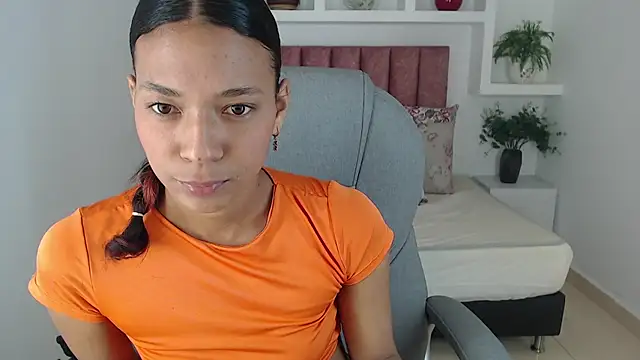 Snapshot of SarayVega_ chatting on 1, 12, 2025 SarayVega online show from 1, 12, 2025