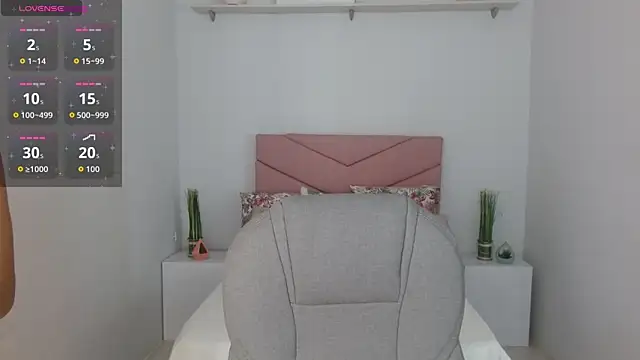 Snapshot of SarayVega_ chatting on 18, 10, 2025 SarayVega online show from 18, 10, 2025