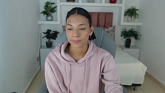 Snapshot of SarayVega_ chatting on 15, 11, 2025 SarayVega online show from 15, 11, 2025