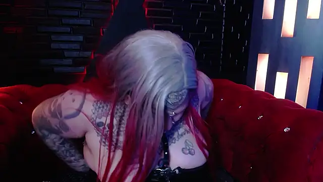 Snapshot of Venus_Rock chatting on 25, 11, 2025 Venus Rock online show from 25, 11, 2025