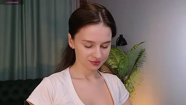 Snapshot of Olivia_Farrell chatting on 7, 11, 2025 Olivia Farrell online show from 7, 11, 2025