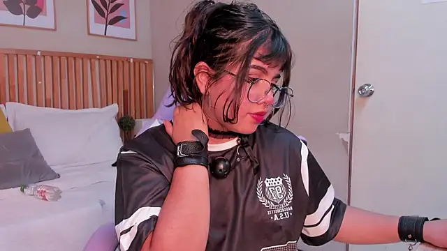 Zara Snow online show from 8, 11, 2025