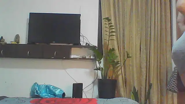 naiaratobon   online show from 24, 10, 2025