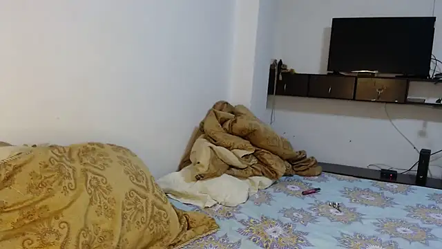 naiaratobon   online show from 10, 10, 2025