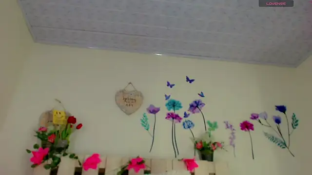 Snapshot of Eemily_- chatting on 23, 9, 2025 Eemily - online show from 23, 9, 2025