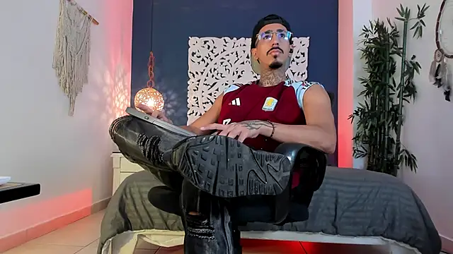 Donovan Desmond online show from 4, 3, 2026