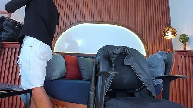 Donovan Desmond online show from 1, 11, 2025