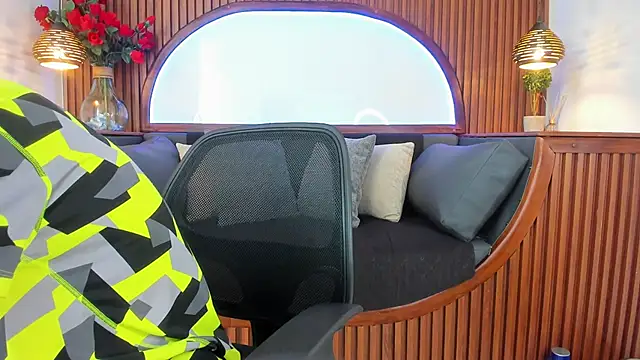 Donovan Desmond online show from 5, 12, 2025