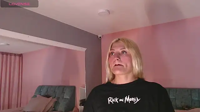 Camila Russoo online show from 19, 2, 2026