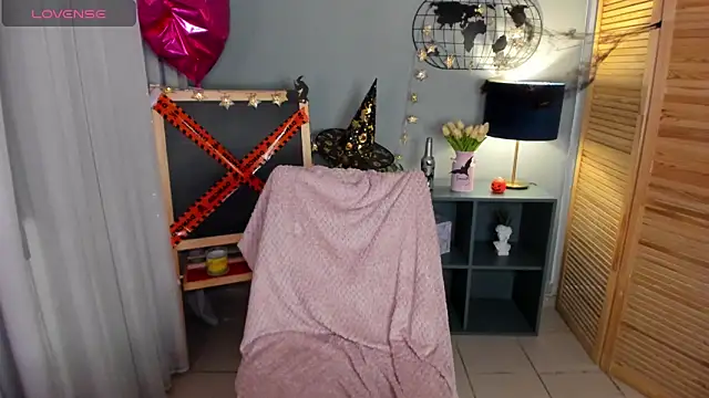 Snapshot of mishapallmer chatting on 21, 10, 2025 mishapallmer online show from 21, 10, 2025