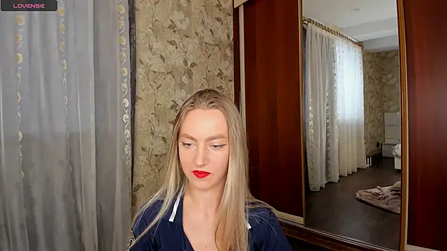 Snapshot of mishapallmer chatting on 22, 11, 2025 mishapallmer online show from 22, 11, 2025