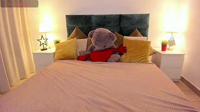 Snapshot of mishapallmer chatting on 15, 10, 2025 mishapallmer online show from 15, 10, 2025