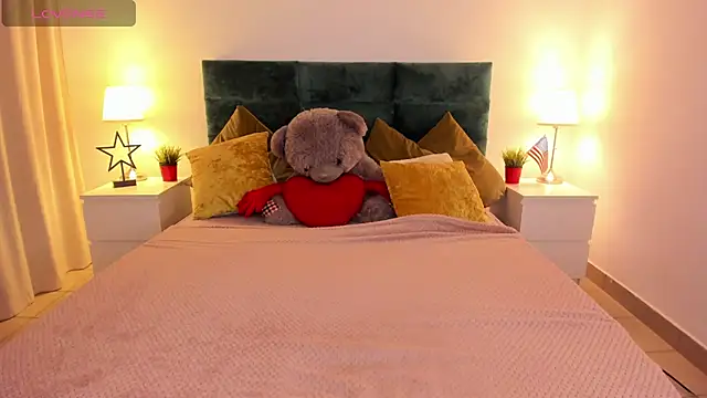 Snapshot of mishapallmer chatting on 19, 10, 2025 mishapallmer online show from 19, 10, 2025