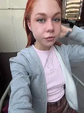 Snapshot of RosieSecret chatting on 17, 5, 2026 RosieSecret online show from 17, 5, 2026