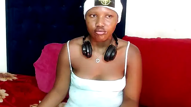 BUNNYCHOWX28 online show from 15, 1, 2026