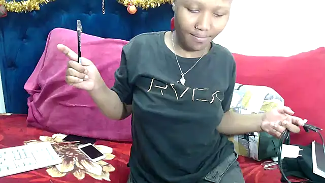 BUNNYCHOWX28 online show from 20, 12, 2025