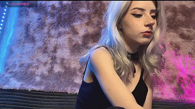 snowy lisa online show from 10, 4, 2026