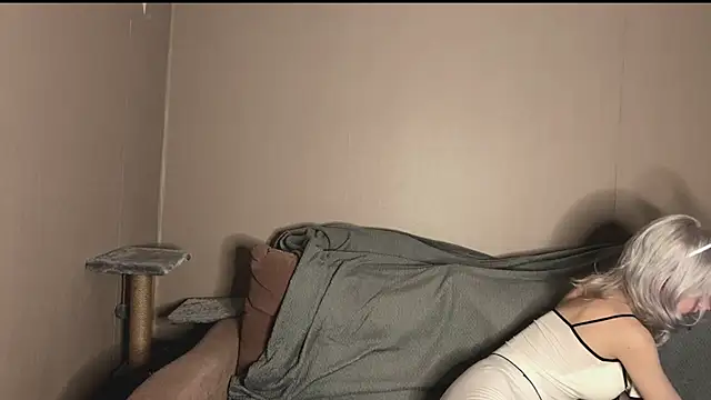 snowy lisa online show from 22, 10, 2025