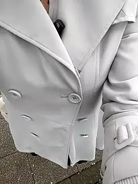 pink-mai online show from 4, 4, 2026