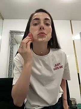 EllyLynn online show from 13, 4, 2026