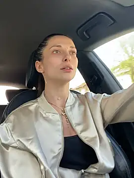 EllyLynn online show from 8, 4, 2026