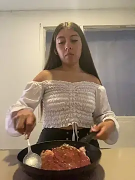 Sara-cooper2 online show from 2, 2, 2026