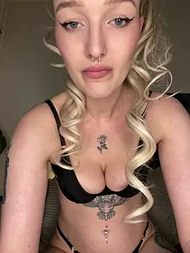 Snapshot of lovecassyrose chatting on 24, 4, 2026 lovecassyrose online show from 24, 4, 2026