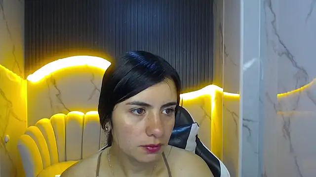 Eilyn love b online show from 2, 10, 2025