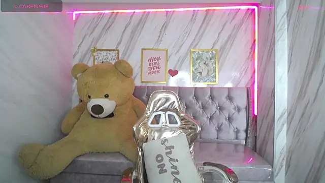 Eilyn love b online show from 18, 9, 2025