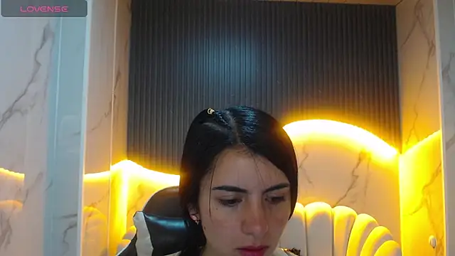 Eilyn love b online show from 6, 10, 2025