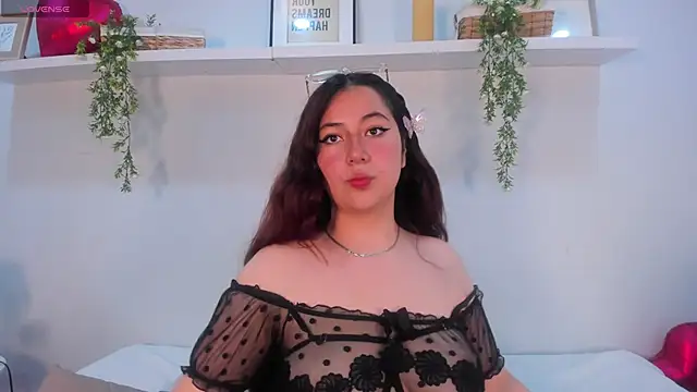 Nicolle Evanss  online show from 22, 4, 2026