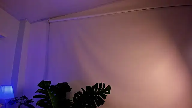 Nicolle Evanss  online show from 17, 9, 2025