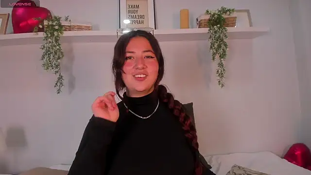 Nicolle Evanss  online show from 14, 4, 2026