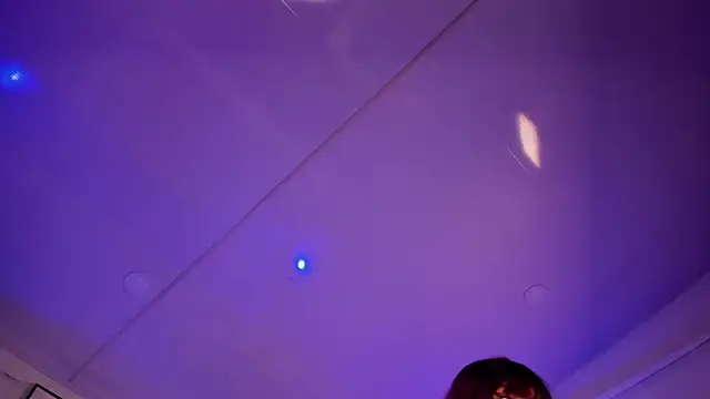 Nicolle Evanss  online show from 31, 10, 2025