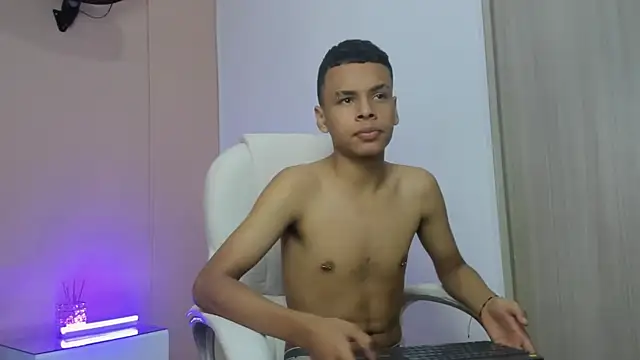 Xavier fox  online show from 4, 10, 2025