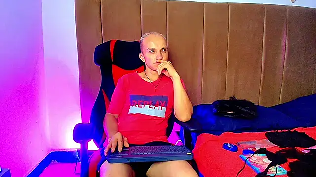 Snapshot of DaddyPoweer chatting on 13, 9, 2025 DaddyPoweer online show from 13, 9, 2025