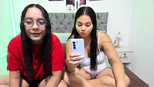 Snapshot of nay_and_aleja1 chatting on 20, 6, 2026 nay and aleja1 online show from 20, 6, 2026