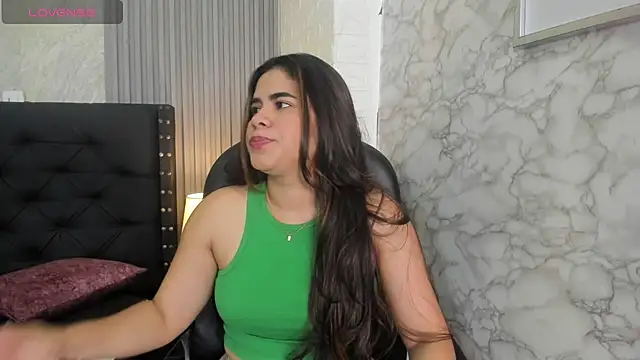 Snapshot of alicy__torres chatting on 6, 5, 2026 alicy torres online show from 6, 5, 2026