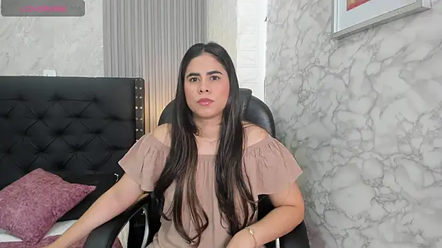 Snapshot of alicy__torres chatting on 5, 5, 2026 alicy torres online show from 5, 5, 2026