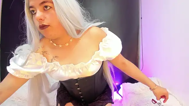 Lila Cox online show from 9, 9, 2025
